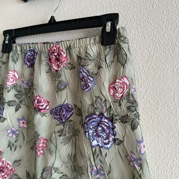 handmade sage green floral crinkle mini skirt - Picture 5 of 9
